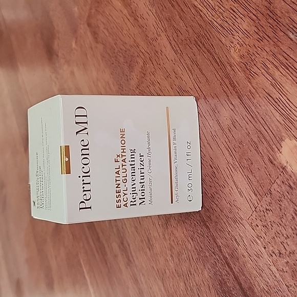 perricone md essential fx acyl-glutathione rejuvenating moisturizer Velvety, rich and nutrient-packed , delivers optimal nourishment to strengthen and replenish skins moisture barrier, leaving skin feeling Powered by a patented stabilised form of Acyl Perricone MD Essential Fx Acyl-Glutathione